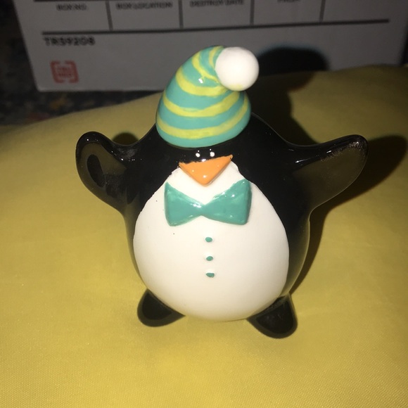 NWT Macy’s ceramic salt and pepper shakers - Picture 5 of 11